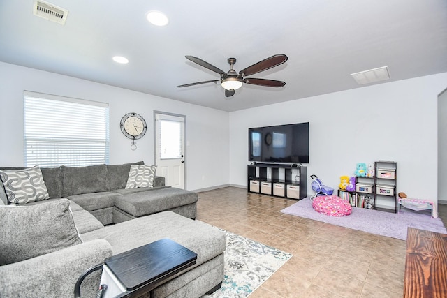 living area featuring ceiling fan, baseboards, visible vents, and recessed lighting