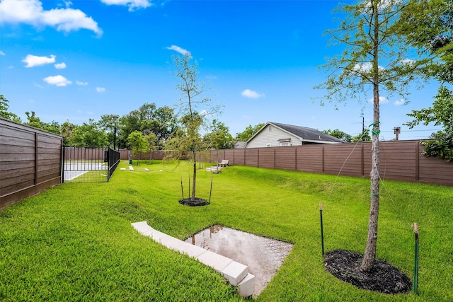 2110 Dewalt St Unit H, Houston, TX 77088 - view of yard