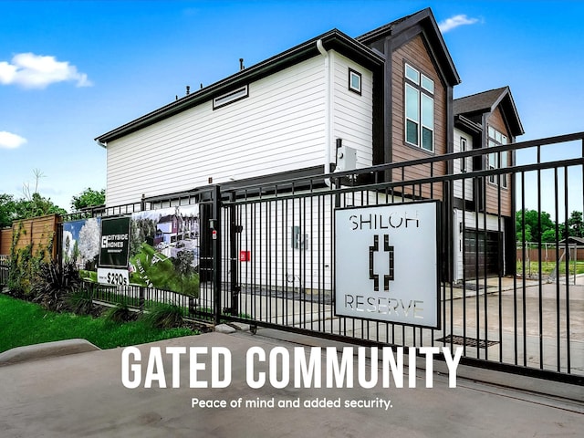 2110 Dewalt St Unit H, Houston, TX 77088 - view of gate