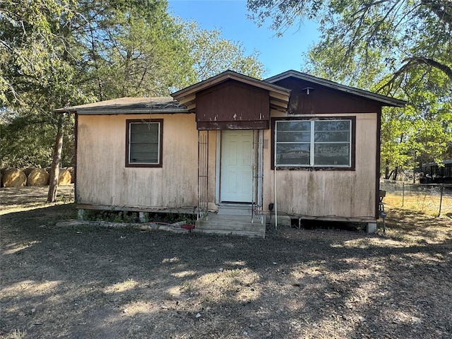 view of front of house with entry steps and fence