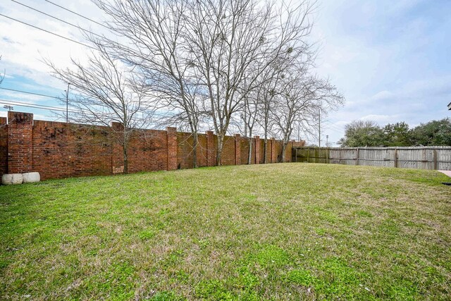 view of yard featuring fence