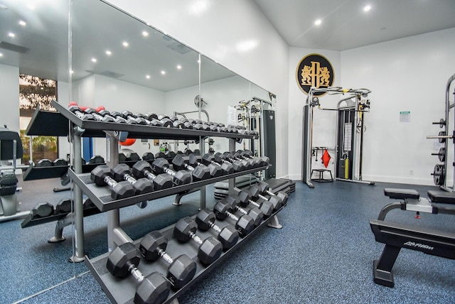 workout area with baseboards