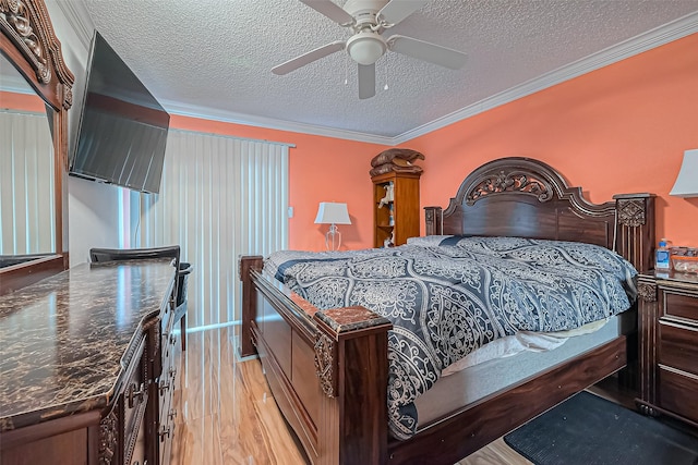 bedroom featuring light wood-style floors, ceiling fan, a textured ceiling, and crown molding