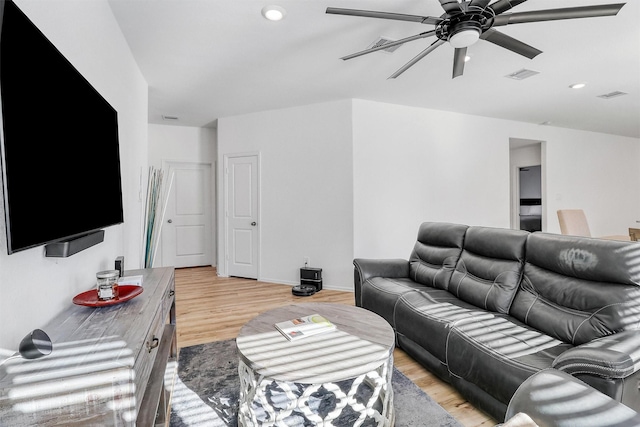 living room with light wood-style floors, recessed lighting, visible vents, and a ceiling fan