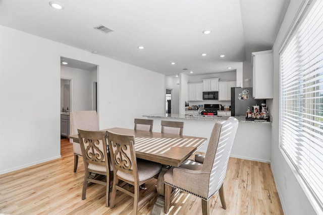 dining area featuring light wood-style flooring, visible vents, baseboards, and recessed lighting