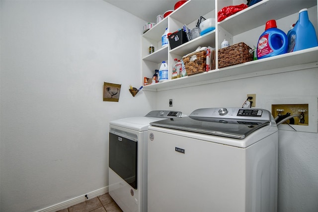 washroom featuring laundry area, baseboards, light tile patterned flooring, and independent washer and dryer