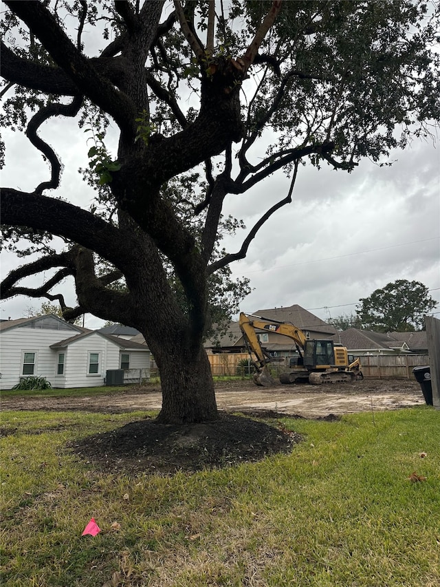 1614 Woodcrest Dr, Houston, TX 77018 - view of yard