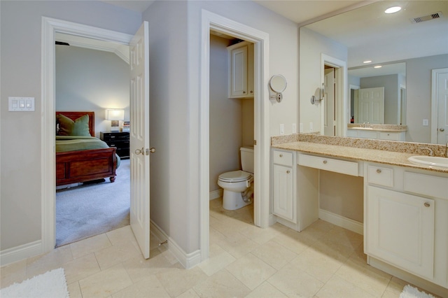 bathroom with vanity, visible vents, baseboards, recessed lighting, and toilet