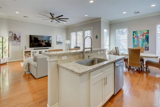 kitchen featuring visible vents, open floor plan, a center island with sink, dishwasher, and a sink