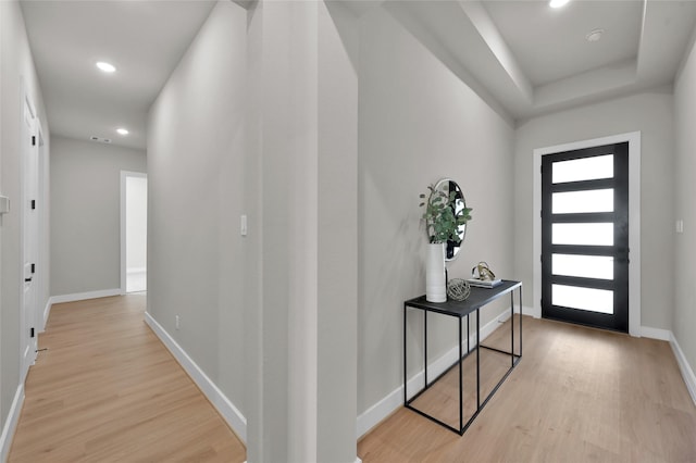 foyer entrance featuring recessed lighting, light wood-type flooring, visible vents, and baseboards