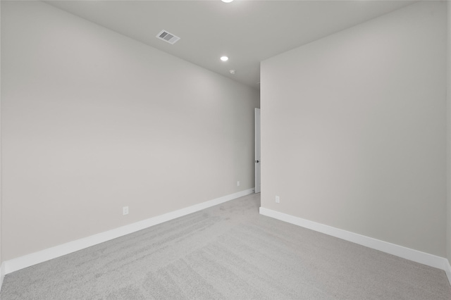 spare room featuring carpet, visible vents, baseboards, and recessed lighting