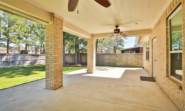 view of patio featuring a fenced backyard and ceiling fan