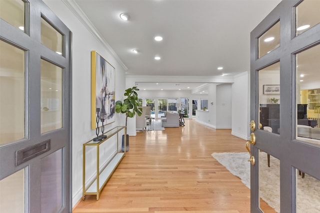 entrance foyer featuring recessed lighting, baseboards, crown molding, and light wood finished floors