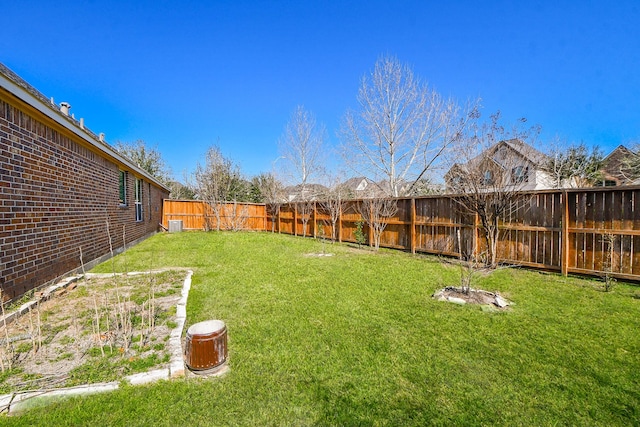 view of yard featuring a fenced backyard