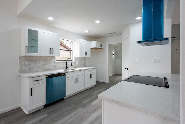 kitchen with dishwashing machine, light wood-style flooring, a sink, range hood, and backsplash