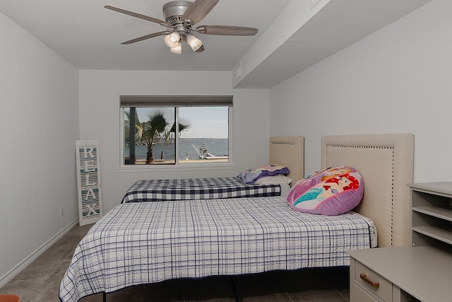 bedroom with a ceiling fan and baseboards