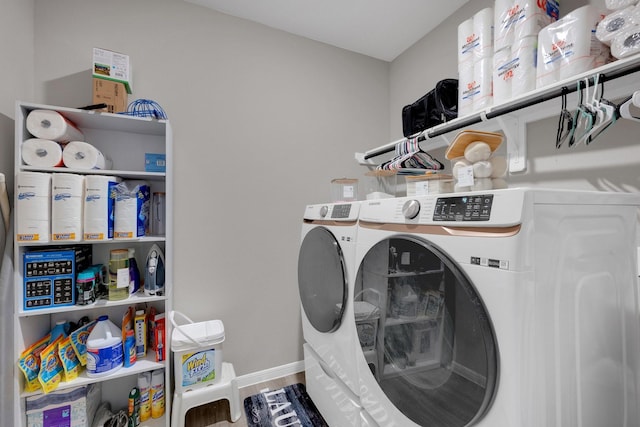 laundry area featuring laundry area, independent washer and dryer, baseboards, and wood finished floors