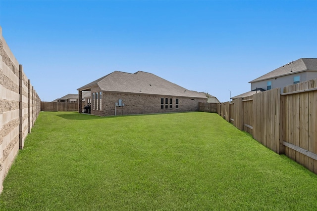 view of yard featuring a fenced backyard