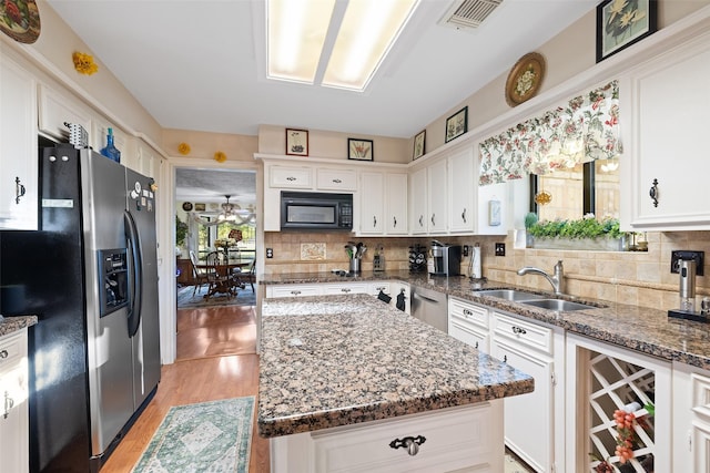8011 Beaufort Dr, Spring, TX 77379 - kitchen featuring stainless steel fridge, tasteful backsplash, visible vents, black microwave, and a sink