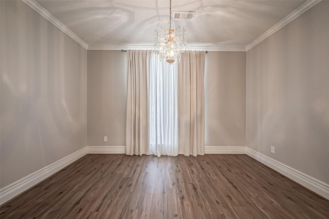 spare room with visible vents, baseboards, ornamental molding, an inviting chandelier, and dark wood-style flooring