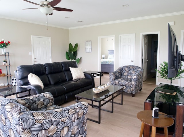 living area featuring light wood-style flooring, ornamental molding, and ceiling fan