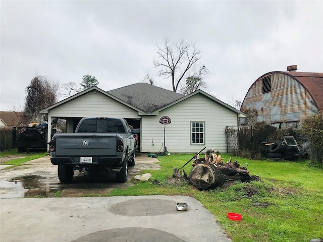 view of front of house featuring a front yard