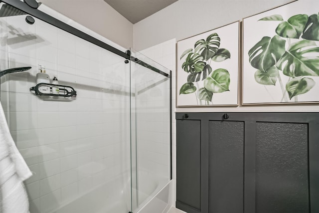 full bathroom featuring enclosed tub / shower combo