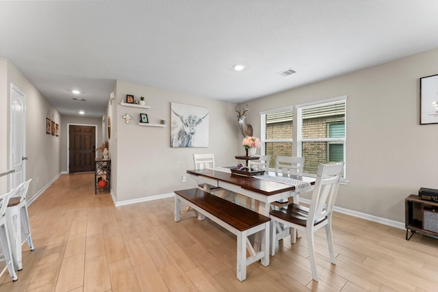 dining area featuring light wood finished floors, recessed lighting, visible vents, and baseboards