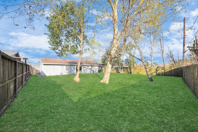 view of yard featuring a fenced backyard