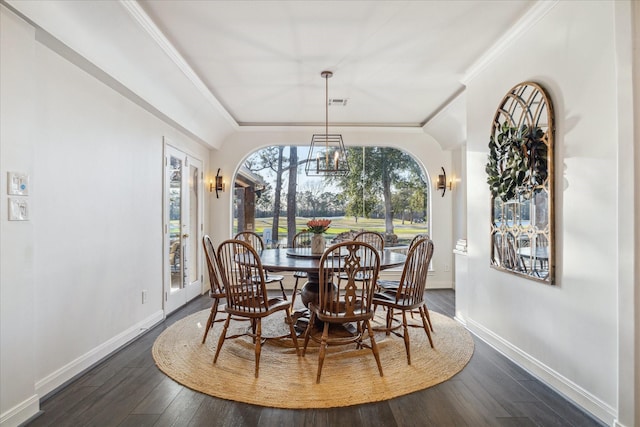 dining room with a notable chandelier, visible vents, baseboards, dark wood-style floors, and crown molding