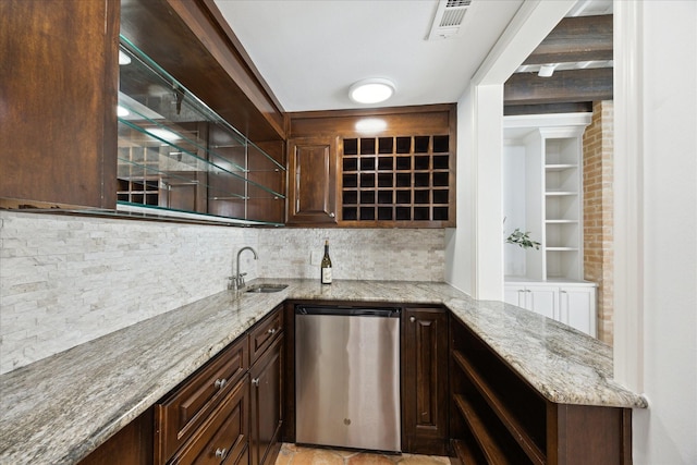 interior space with visible vents, a sink, tasteful backsplash, fridge, and dishwasher