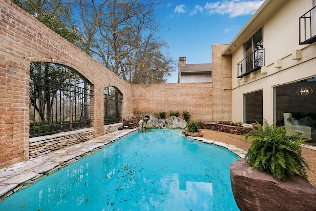 view of swimming pool with fence