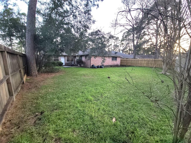 view of yard featuring a fenced backyard