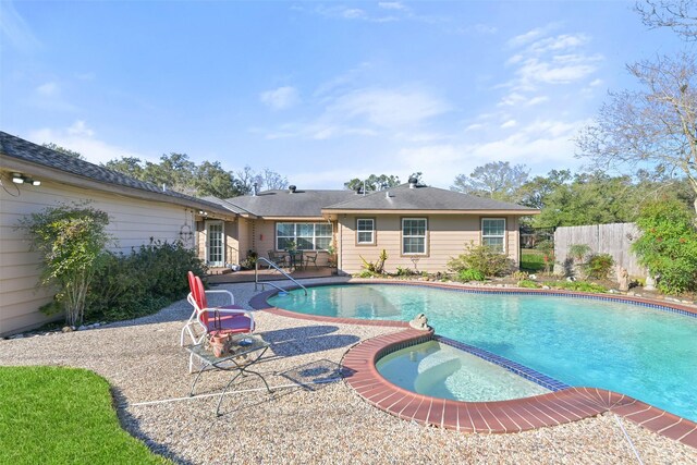 3725 Murworth Dr, Houston, TX 77025 - view of swimming pool featuring a pool with connected hot tub, a patio area, and fence