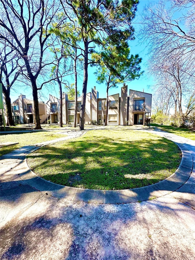 view of community featuring a residential view and a lawn