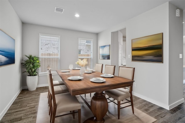 dining space featuring dark wood-style floors, recessed lighting, visible vents, and baseboards