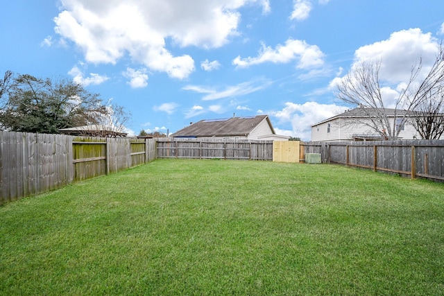 view of yard featuring a fenced backyard