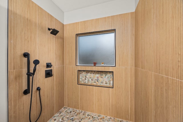 bathroom featuring tiled shower