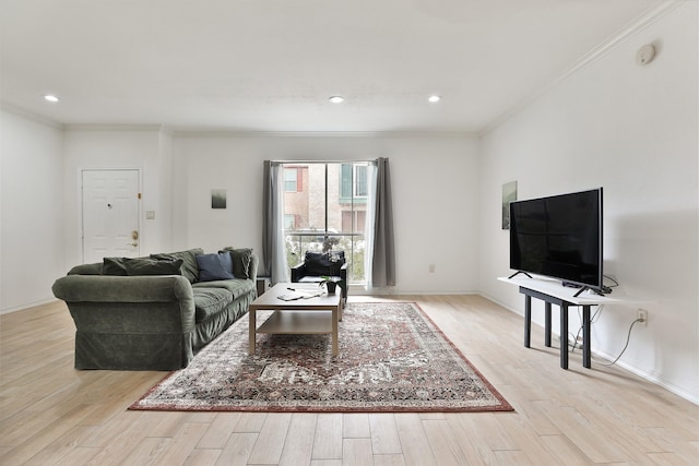 living room with wood finished floors, recessed lighting, ornamental molding, and baseboards