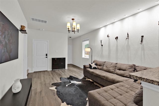 living area with a notable chandelier, recessed lighting, visible vents, light wood-style flooring, and baseboards