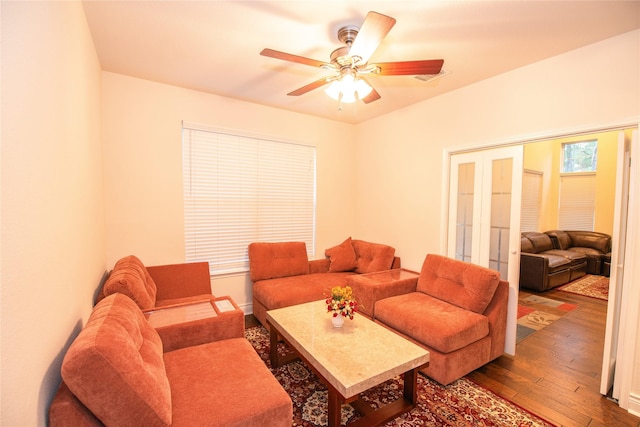 living room with dark wood-style floors and a ceiling fan