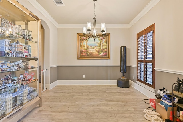 dining space with arched walkways, visible vents, crown molding, and wood finished floors