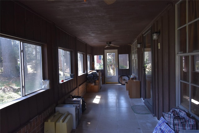 sunroom featuring a ceiling fan