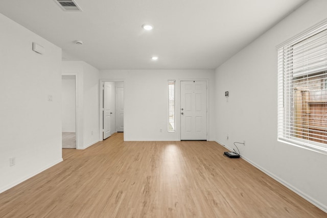 foyer featuring light wood-style flooring, recessed lighting, visible vents, and baseboards