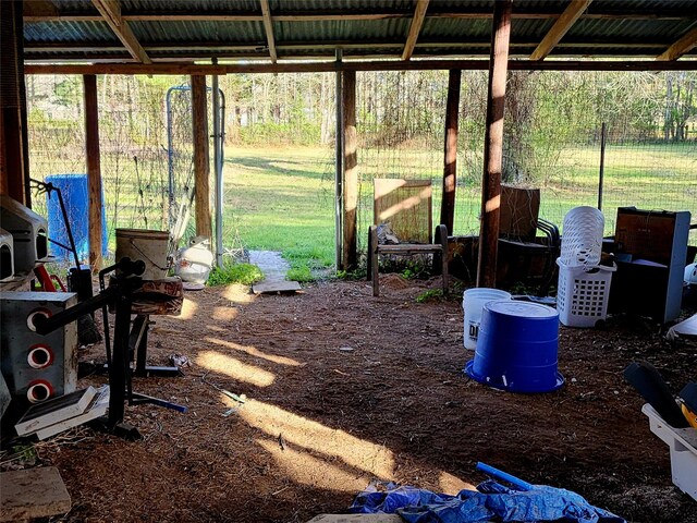 view of yard with an outbuilding