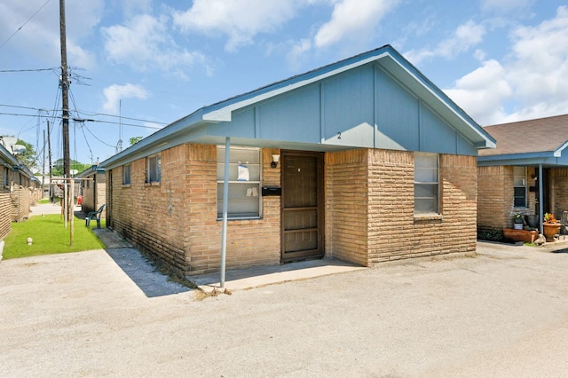 view of front facade with a front yard and brick siding