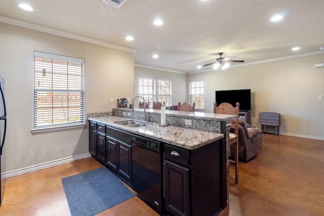 kitchen with a peninsula, a breakfast bar, a sink, baseboards, and black dishwasher