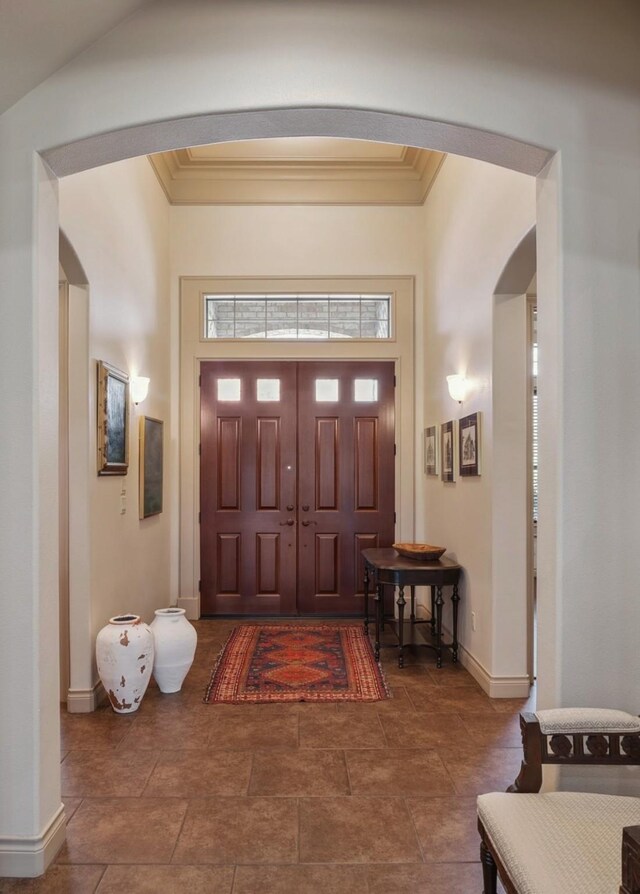 901 Longmire Rd Unit 17, Conroe, TX 77304 - foyer entrance featuring arched walkways, crown molding, baseboards, and a towering ceiling