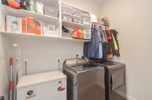10711 Kingston Spring Dr, Missouri City, TX 77459 - laundry area with independent washer and dryer