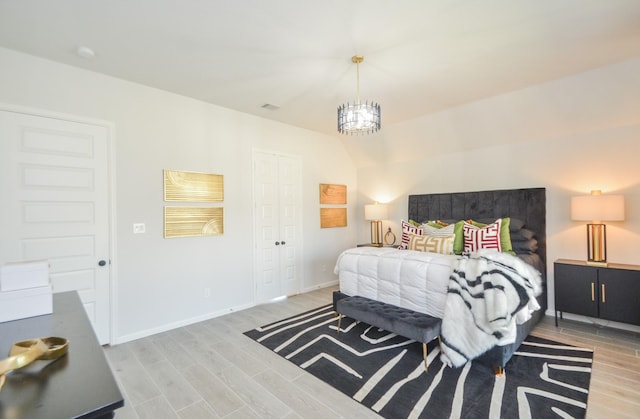 10711 Kingston Spring Dr, Missouri City, TX 77459 - bedroom with light wood-style flooring, baseboards, and a closet